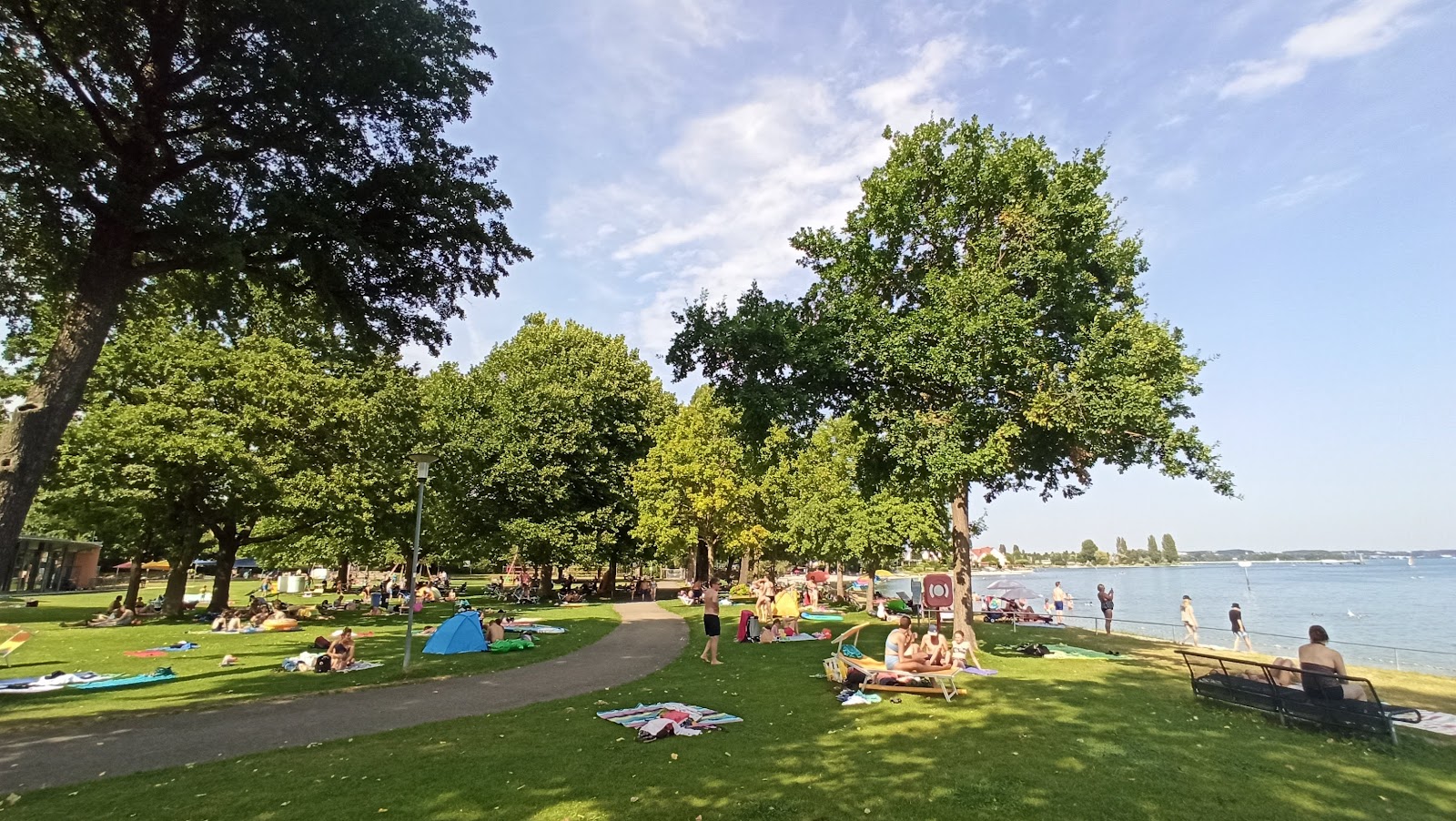 Valokuva Strandhallenbad Aquastaadista. sisältäen tilava rantaviiva