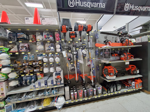 Animal Feed Store «Wilco Farm Store», reviews and photos, 734 McClaine St, Silverton, OR 97381, USA