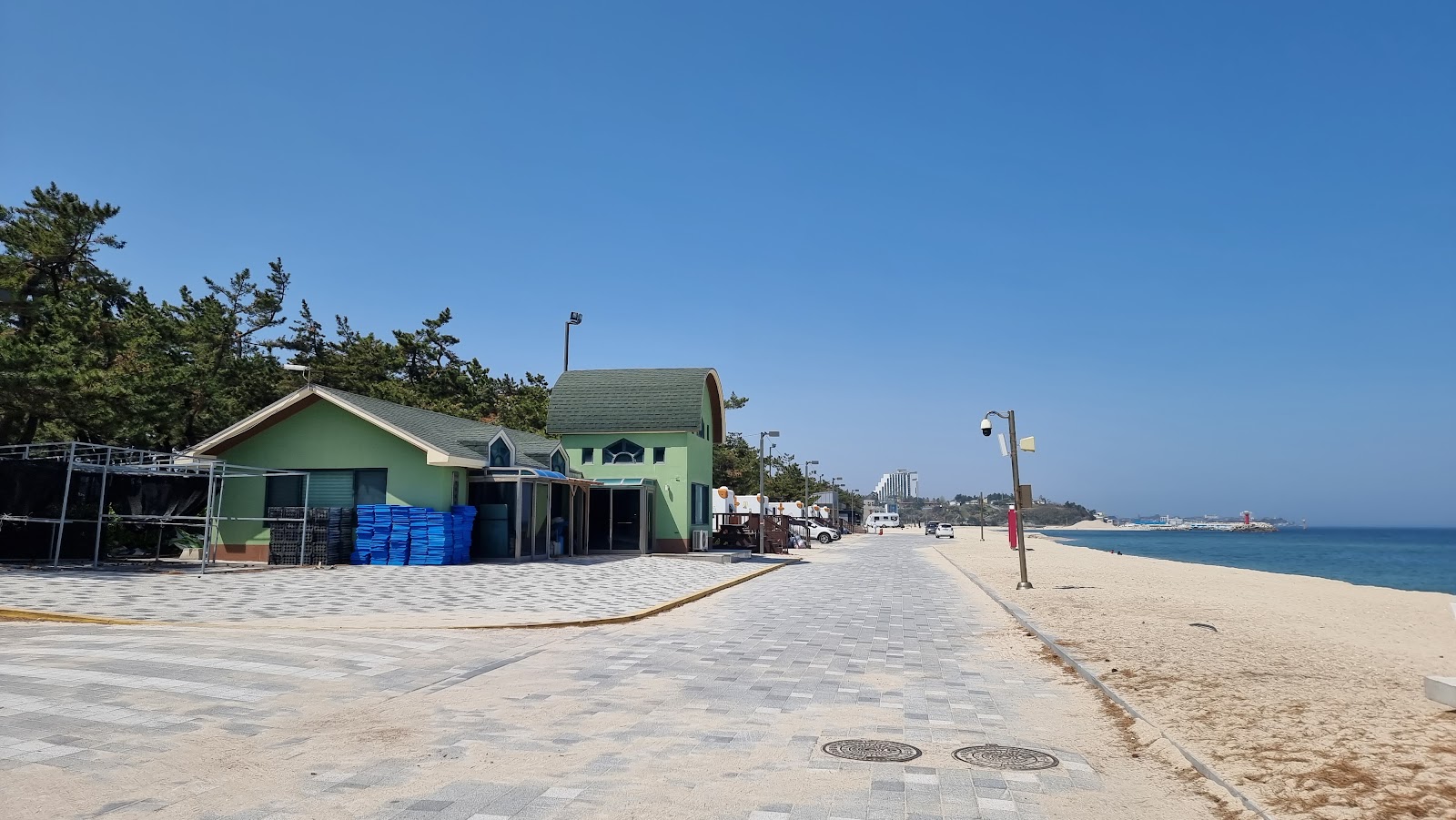 Fotografie cu Yeongok Beach - locul popular printre cunoscătorii de relaxare