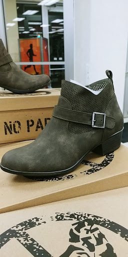 Shoe Store «Shoe Carnival», reviews and photos, 3909 W Airport Fwy, Irving, TX 75062, USA