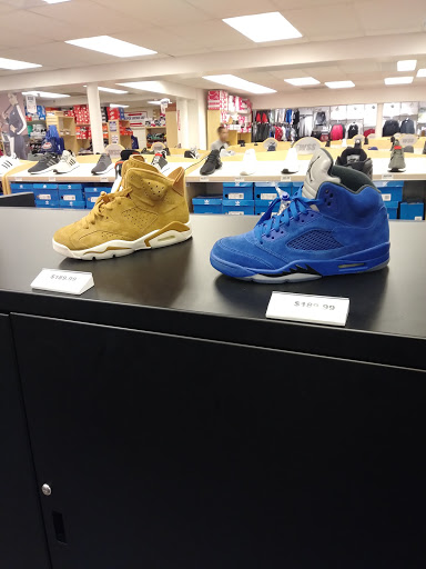 Shoe Store «WSS», reviews and photos, 2388 Long Beach Blvd, Long Beach, CA 90806, USA