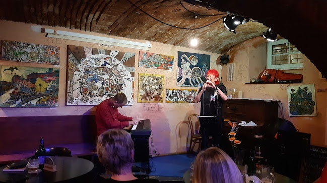 Jazzový bar U kouřícího králíka - Brno