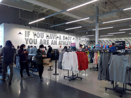 Nike Clearance Store - Aurora