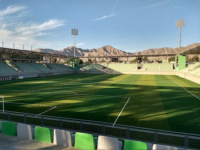 Opiniones de Estadio Luis Valenzuela Hermosilla en Copiapó - Campo de fútbol