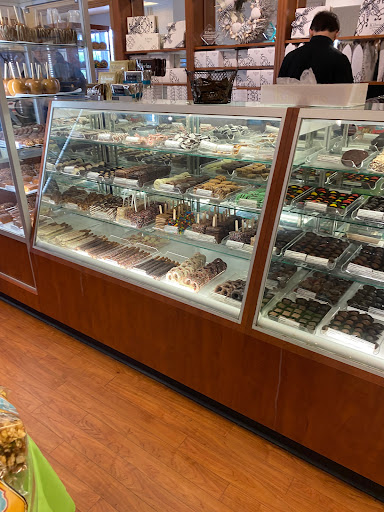 Ice Cream Shop «Kilwins Chocolates and Ice cream», reviews and photos, 262 Thames St, Newport, RI 02840, USA