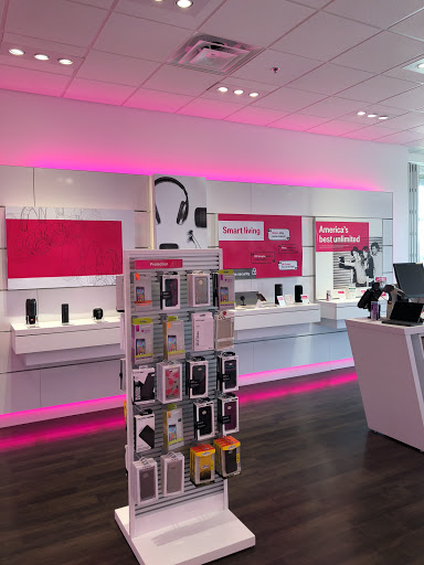 Cell Phone Store «T-Mobile», reviews and photos, 5801 W 44th Ave g, Denver, CO 80212, USA