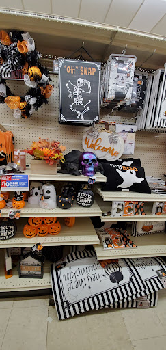 Discount Store «Big Lots», reviews and photos, 16100 E 10 Mile Rd, Eastpointe, MI 48021, USA