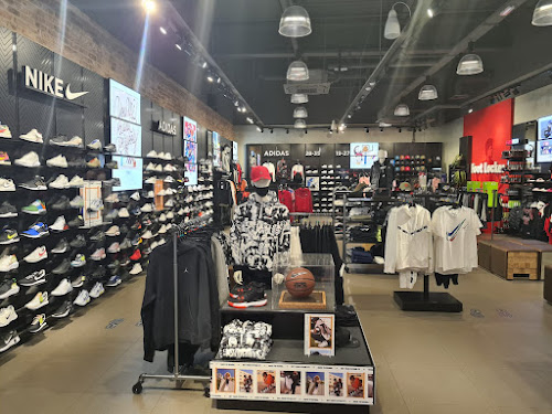 Magasin de chaussures Foot Locker Mondeville