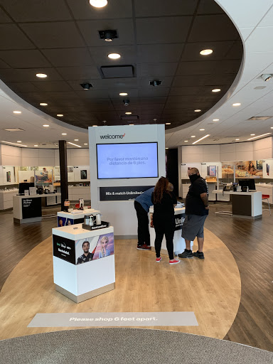 Cell Phone Store «Verizon», reviews and photos, 8931 W Atlantic Blvd, Coral Springs, FL 33071, USA