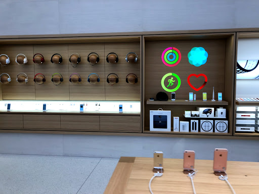 Computer Store «Apple Irvine Spectrum Center», reviews and photos, 763 Spectrum Center Dr, Irvine, CA 92618, USA