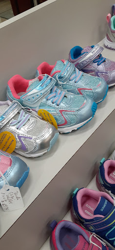 Shoe Store «Towson Bootery», reviews and photos, 810 Kenilworth Dr, Towson, MD 21204, USA