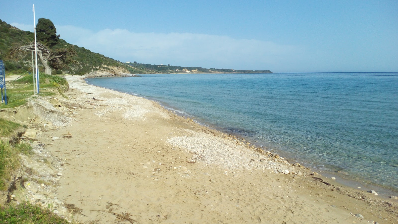 Photo of Paralia Agia Varvara with partly clean level of cleanliness