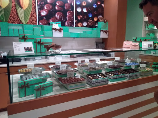 Dessert Shop «Sucré», reviews and photos, 3025 Magazine St, New Orleans, LA 70115, USA