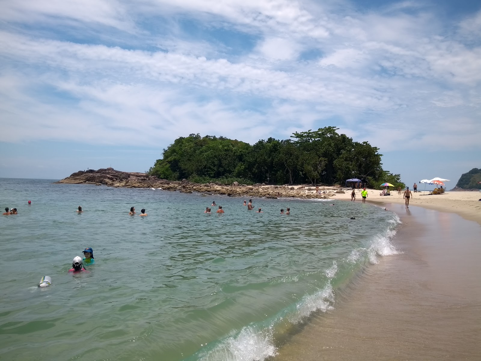 Foto di Spiaggia di Camburizinho con baia spaziosa