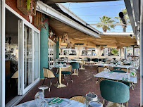 Atmosphère du Restaurant de grillades Le Nouvel Emeraude à Cavalaire-sur-Mer - n°2