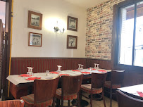 Atmosphère du Restaurant Cafe De France. à Saint-Ouen-sur-Seine - n°1