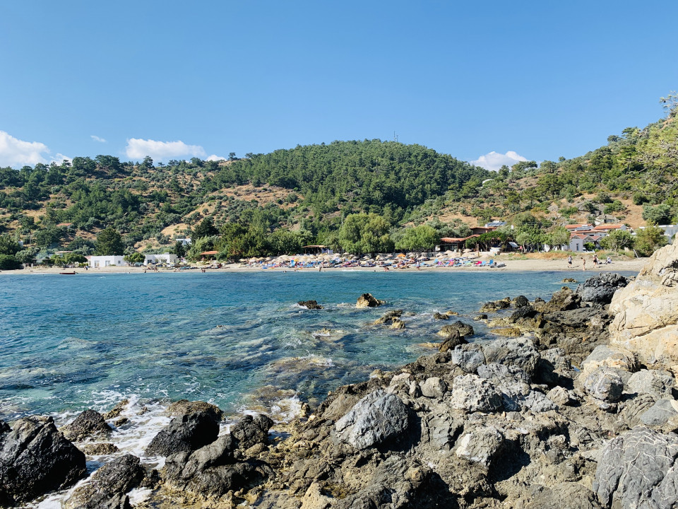 Zdjęcie Mazikoy beach III poparte klifami