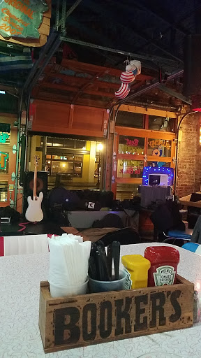 Live Music Bar «Tin Roof», reviews and photos, 3921 Shelbyville Rd, Louisville, KY 40207, USA