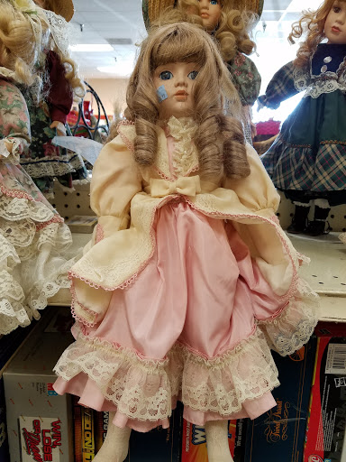 Thrift Store «Goodwill», reviews and photos, 26883 Bouquet Canyon Rd, Santa Clarita, CA 91350, USA