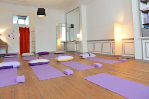 Laurence Mouton Sophrologue, Psychanalyste, Yoga, Ashtanga Vinyasa, Location Salle - Lille image