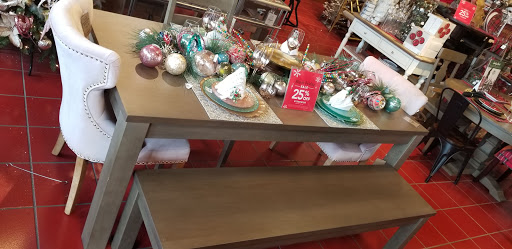 Shopping Mall «Rookwood Commons Shopping Center», reviews and photos, 3805 Edwards Rd, Cincinnati, OH 45209, USA