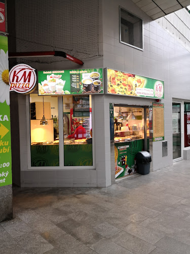 KM Pizza vestibul metra Luka