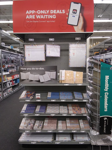 Office Supply Store «Staples», reviews and photos, 4610 N Clark St, Chicago, IL 60640, USA