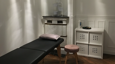 Sandra AZOULAY Ostéopathe, Médecine traditionnelle chinoise, Thétâ healing à Paris