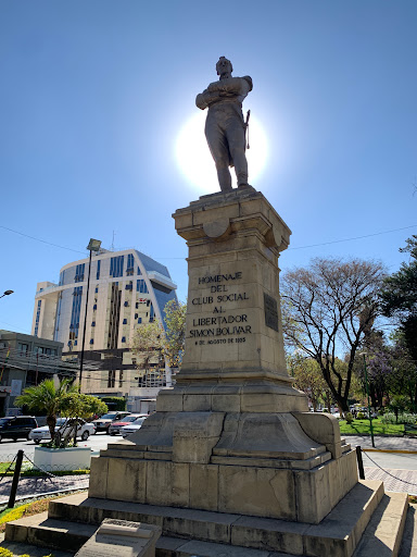 Monumento Del Club Social Al Libertador Simón Bolivar