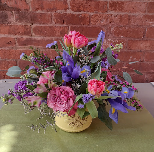 Consignment Shop «Old Bank Flowers Art and Marketplace», reviews and photos, 66 Main St, East Hampton, CT 06424, USA