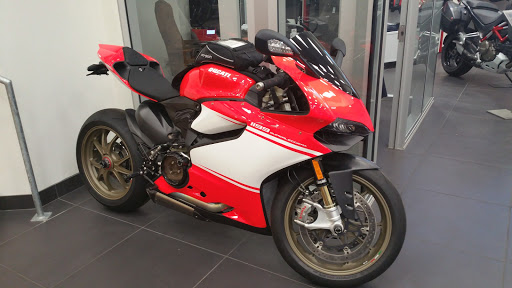 Motorcycle Dealer «GO AZ Motorcycles», reviews and photos, 16844 N Arrowhead Fountains Center Dr, Peoria, AZ 85382, USA