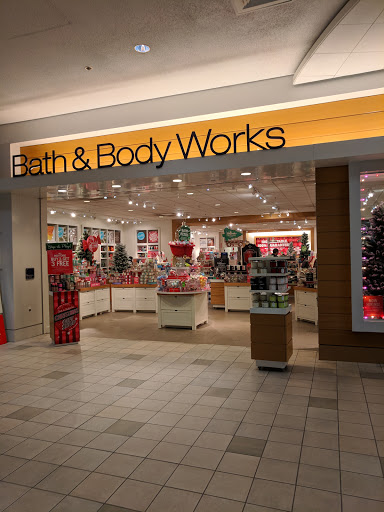 Shopping Mall «Meridian Mall», reviews and photos, 1982 W Grand River Ave, Okemos, MI 48864, USA