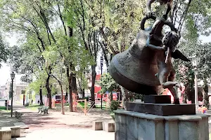 Parque de los Enamorados image