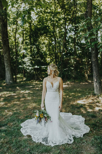 Bridal Shop «Regiss Bridal & Prom - Glasgow», reviews and photos, 114 Ensminger Dr, Glasgow, KY 42141, USA