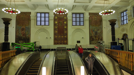 Metro Dobryninskaya