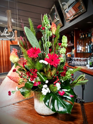 Florist «K & M Floral & Interior Plant Designs», reviews and photos, 537 Main St, Woodland, CA 95695, USA