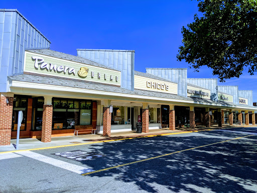 Shopping Mall «Barracks Rd Shopping Center», reviews and photos, 1117 Emmet St N, Charlottesville, VA 22903, USA