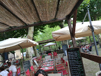 Atmosphère du Restaurant français La Detente à Allègre-les-Fumades - n°3