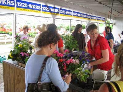 Florist «Larsen Florists & Greenhouses», reviews and photos, 1342 W Glen Flora Ave, Waukegan, IL 60085, USA