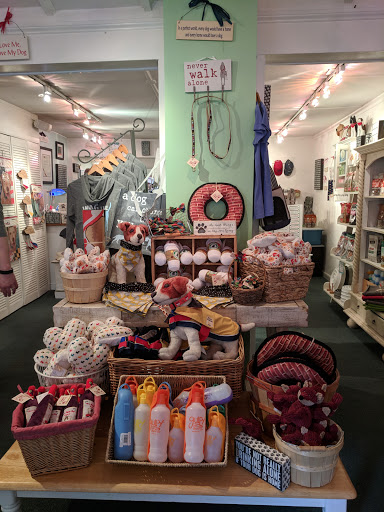 Pet Supply Store «Paws pet boutique», reviews and photos, 64 State Cir, Annapolis, MD 21401, USA