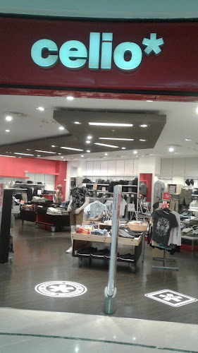 Magasin de vêtements pour hommes celio Glisy