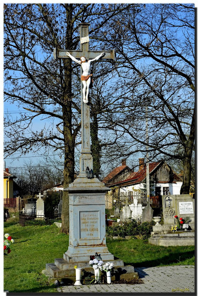 Öntöttvas kereszt a temetőben