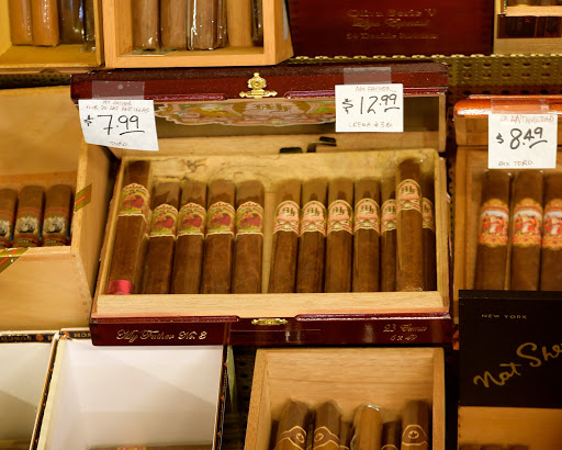 Liquor Store «Wilibees Wines & Spirits-Petaluma», reviews and photos, 309 Lakeville St, Petaluma, CA 94952, USA