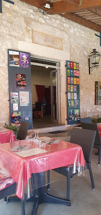 Atmosphère du Restaurant Petite Auberge La à Labastide-de-Virac - n°9