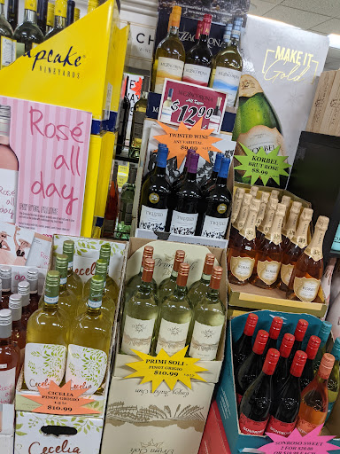 Liquor Store «Tiverton Liquor Store», reviews and photos, 65 Main Rd, Tiverton, RI 02878, USA