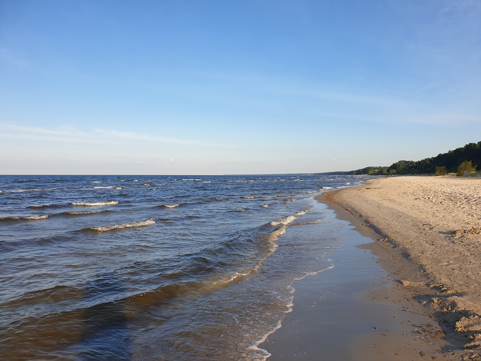 Photo de Apsuciems beach zone des équipements