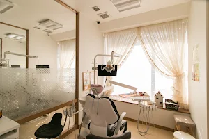 Arisu Dental Clinic image