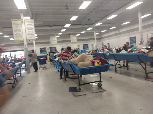 Thrift Store «Goodwill Outlet World», reviews and photos, 3155 S Platte River Dr, Englewood, CO 80110, USA