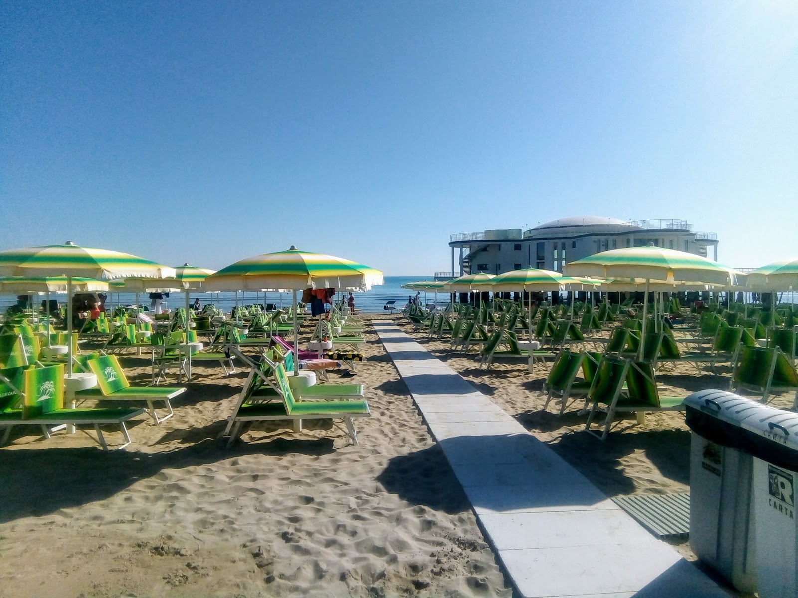 Fotografie cu Rotonda a mare - locul popular printre cunoscătorii de relaxare