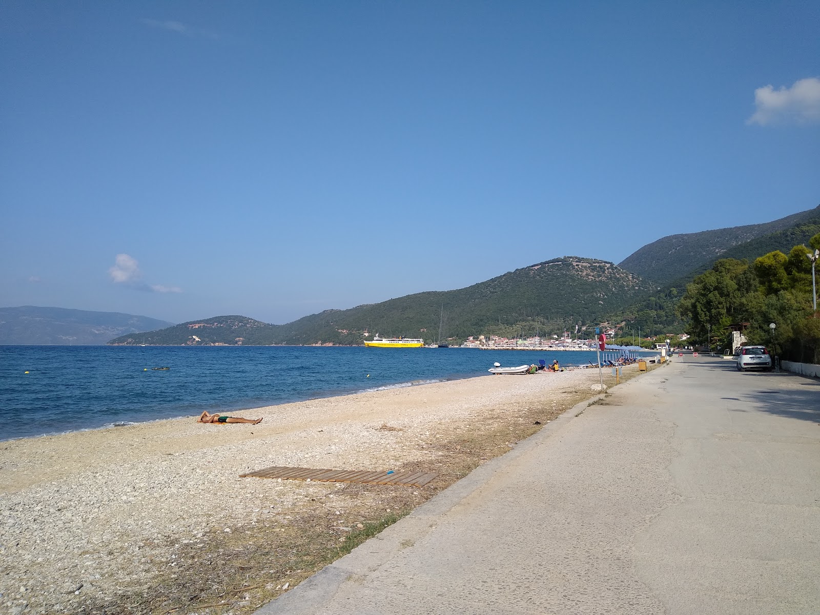 Photo de Karavomilos beach situé dans une zone naturelle